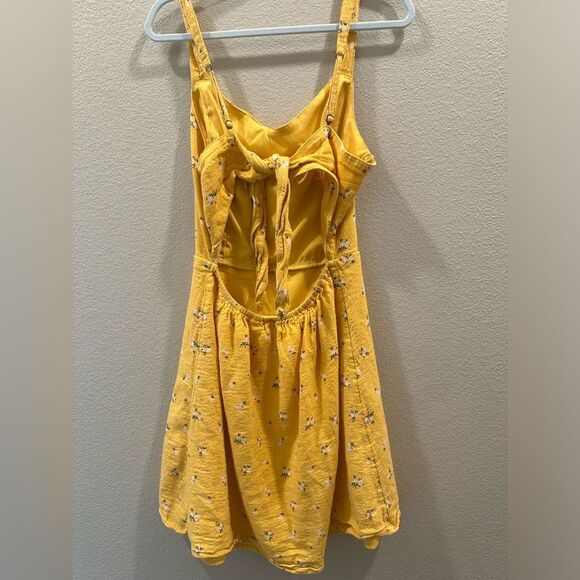 Hollister XS Women’s Mini Yellow Flowery Sundress with Tie Back. - Picture 2 of 9